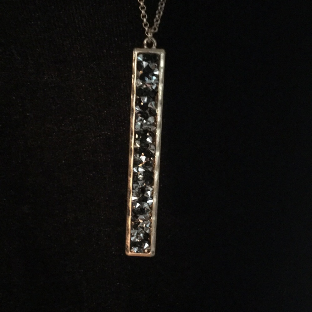 Long gold tone crushed stone black bar necklace - Picture 6 of 7